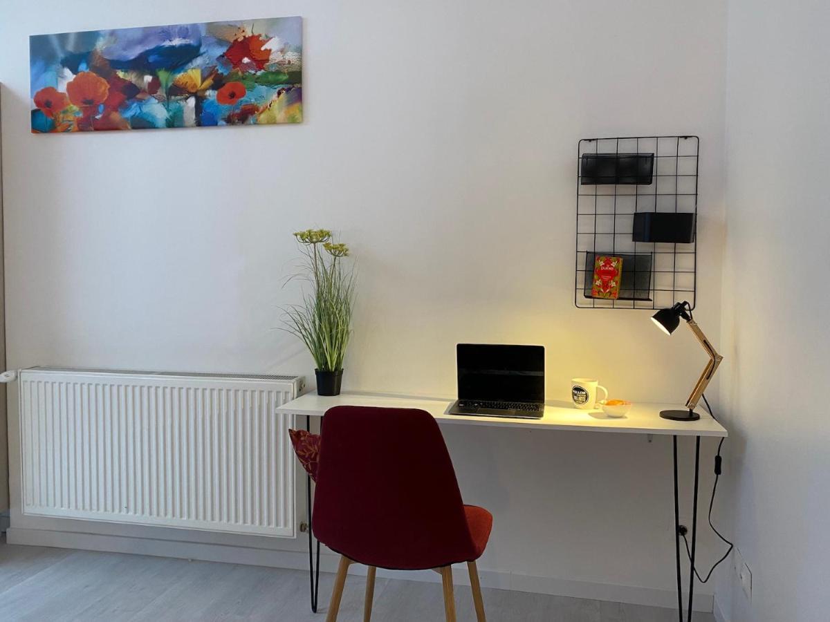 La Maison D'Angelique - Colocation Hoteliere A 150M Gare Tgv- Grande Cuisine Equipee & Salon - Fibre - Netflix Niort Eksteriør bilde